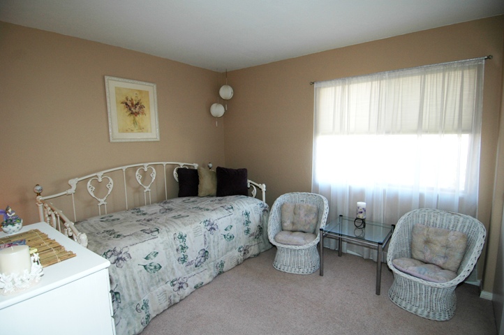 Charming Guest Bedroom