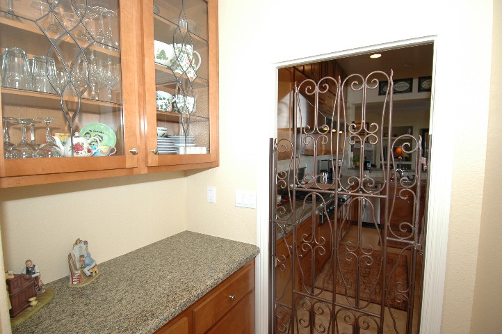 Elegant Gated... Butlers Pantry...