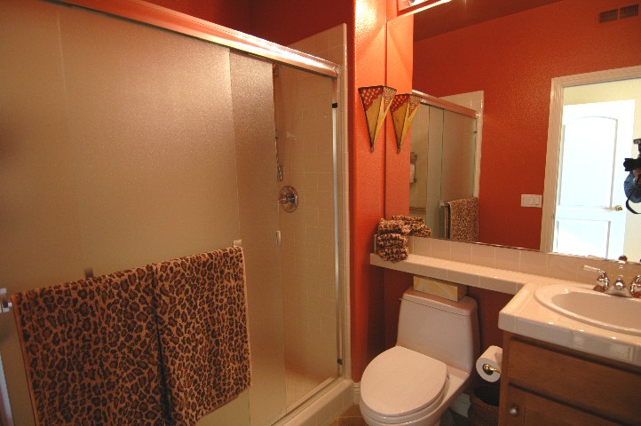 Main Floor Guest Bath...