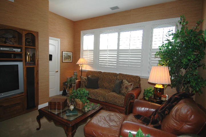 or.... 4th Bedroom... with convenient and Private Jack and Jill Bath..