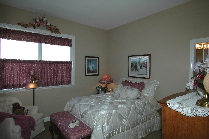With a Guest Suite like this... who would go home???