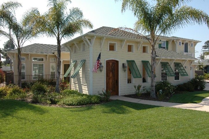 Leucadia Beach Home... walking distance to the Sand and Surf