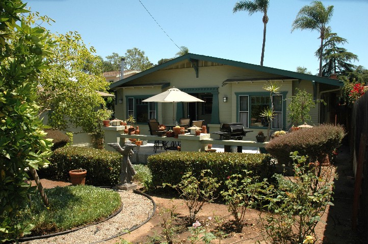 Quiet and Secluded Garden... the space to hide in !